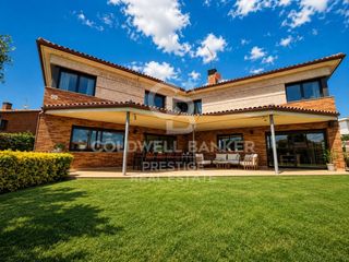 Maison  Calle prades, de. Villa de lujo con piscina y jardín privado en la garriga