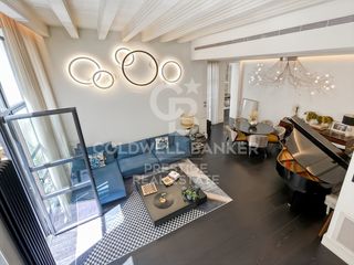 Duplex  Passatge maiol. Una propiedad única junto a la sagrada familia y con terraza