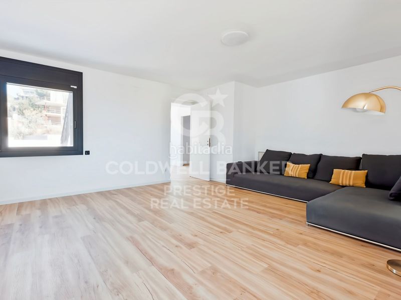 Foto 587d624b-66ae-4787-8a9c-6f261f187416. Casa amb aparcament a La Miranda Esplugues de Llobregat