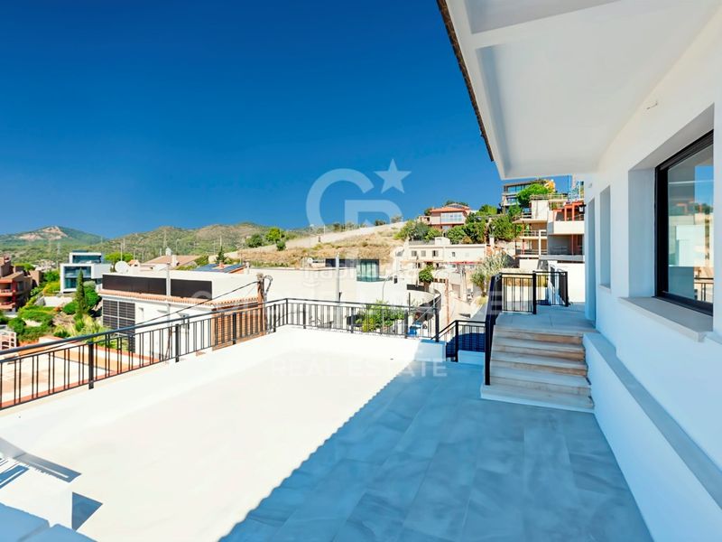 Foto 685c3acd-1809-4fd2-8d10-4d013a5cb06c. Casa amb aparcament a La Miranda Esplugues de Llobregat