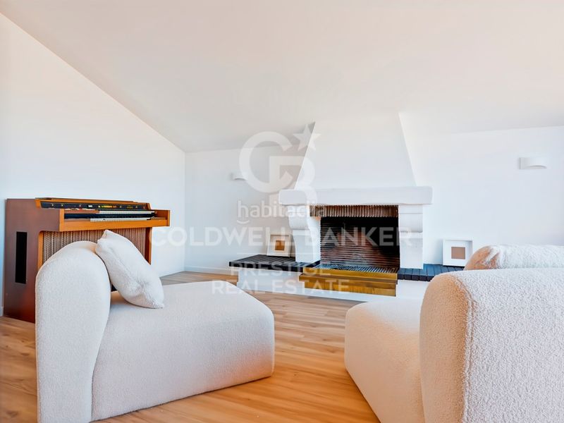 Foto 79c59e64-01f2-4d21-849e-6cd96ed3f9c1. Casa amb aparcament a La Miranda Esplugues de Llobregat