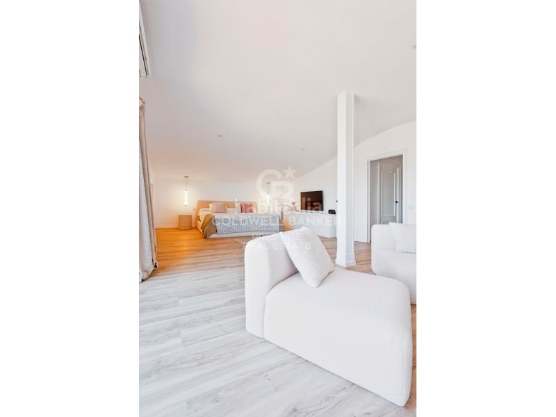 Foto 7baa6533-d580-4309-9845-b632e23276e5. Casa amb aparcament a La Miranda Esplugues de Llobregat