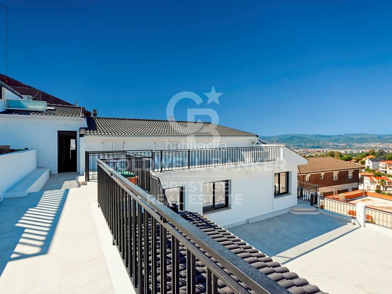 Foto aa9096e2-e0da-46de-ba0d-1db947ae4df1. Casa amb aparcament a La Miranda Esplugues de Llobregat