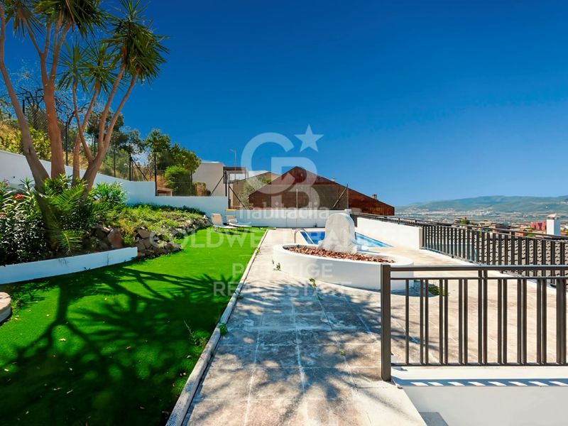 Foto bf8e4fd3-d4d3-491f-91ad-9d254cb1183d. Casa amb aparcament a La Miranda Esplugues de Llobregat
