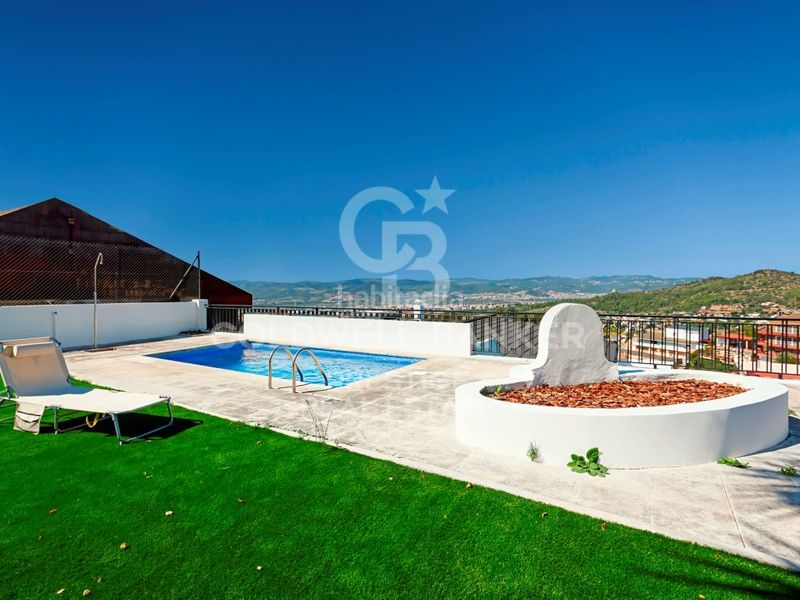 Foto cab6e461-9480-437e-b9b5-cb0c4051a02d. Casa amb aparcament a La Miranda Esplugues de Llobregat