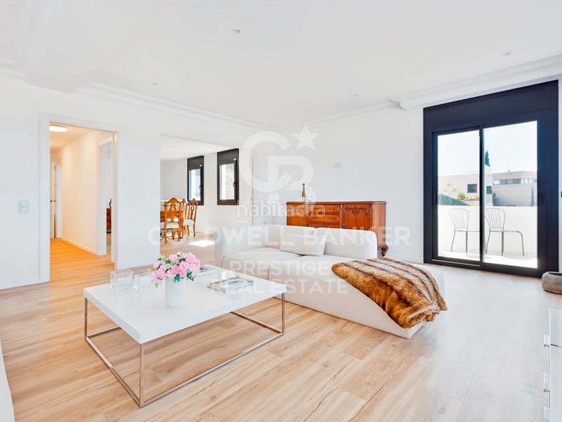 Foto f5e5e4c1-c7bd-43c4-a668-921a2bd6c79a. Casa amb aparcament a La Miranda Esplugues de Llobregat