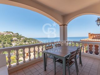 Casa  Camí del semàfor. Casa de estilo mediterráneo con vistas panorámicas al mar y pisc