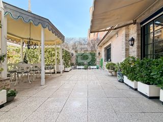 Appartement  Calle tuset. Espacioso piso a reformar con amplia terraza interior en calle t
