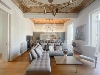 Etagenwohnung in Calle Girona