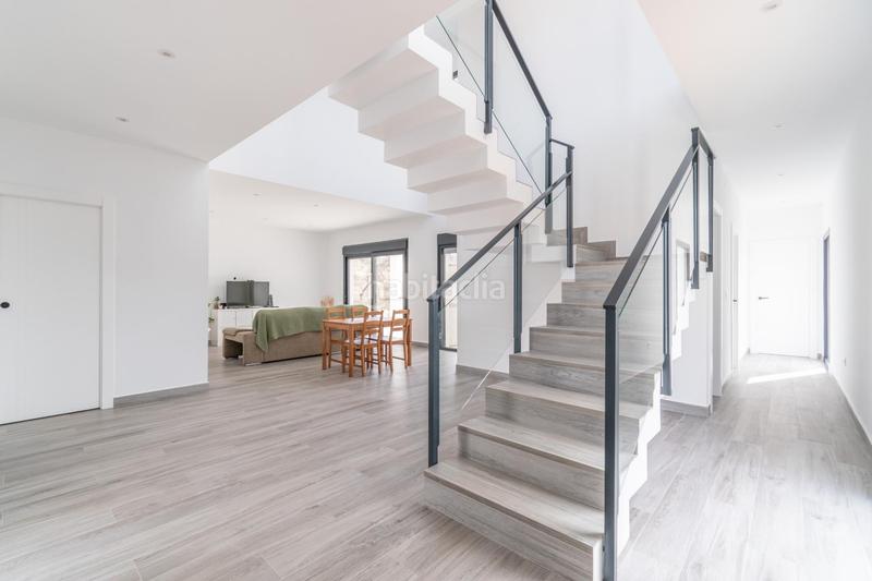 Foto bf2eb152-d222-4e0b-b977-353972d5ba08. Chalet  nueva construcción . 5 dormitorios ,3 baños. en Otura