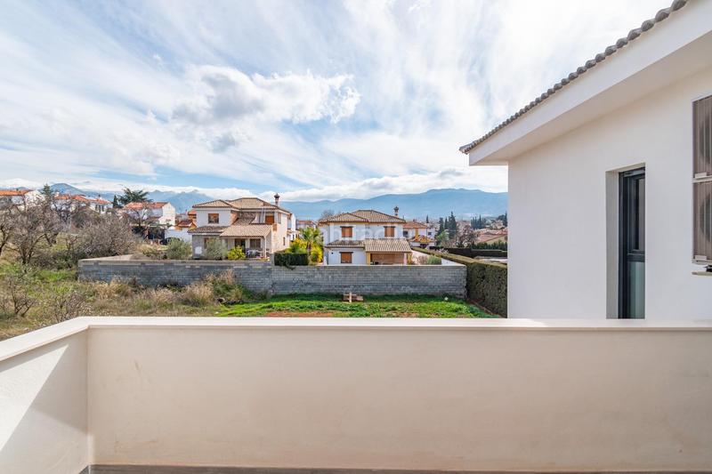 Foto cc8af111-9e7a-44fb-9f32-b7c70590388c. Chalet  nueva construcción . 5 dormitorios ,3 baños. en Otura