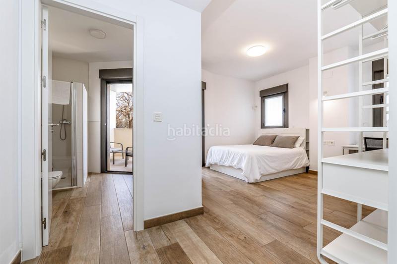 Foto b0deda57-1b2d-4c6f-867b-fe47dd8c238b. Piso en calle jose luis perez pujadas piso premium con piscina y garaje en zona forum junto a la ciudad de la justicia en Granada