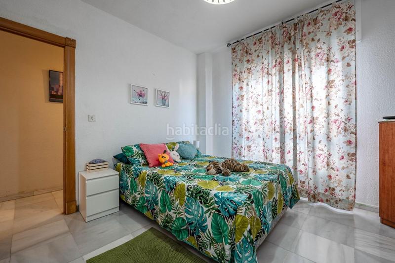 Foto 4e8df4d1-a908-4aaa-8d73-4ebec033753b. Piso  céntrico con 3 grandes habitaciones, 2 baños, terraza, cocina, despensa y lavadero. garaje opcional en Albolote
