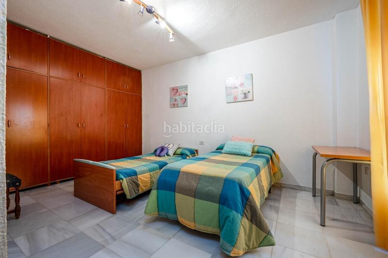 Foto 5227f895-b292-4aa2-b8ad-45b71416bf1f. Piso  céntrico con 3 grandes habitaciones, 2 baños, terraza, cocina, despensa y lavadero. garaje opcional en Albolote