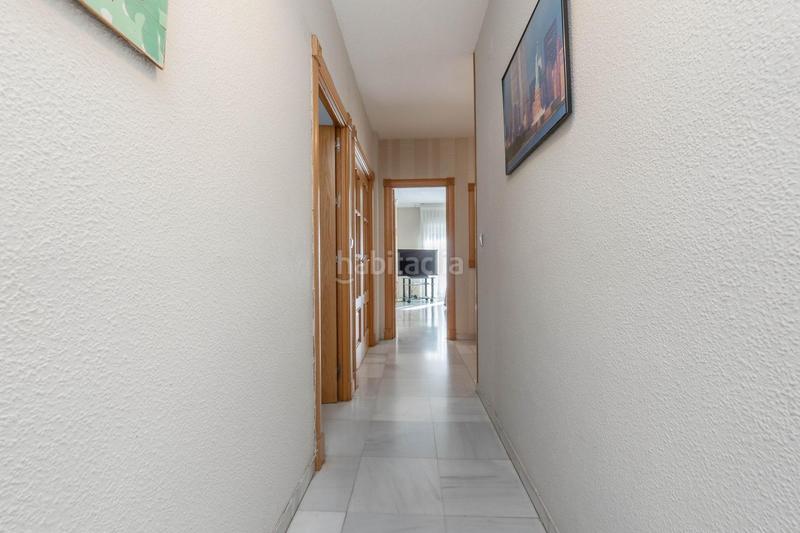 Foto bbfbe67c-29e5-4de1-ba8f-4e55d364f8bd. Piso  céntrico con 3 grandes habitaciones, 2 baños, terraza, cocina, despensa y lavadero. garaje opcional en Albolote