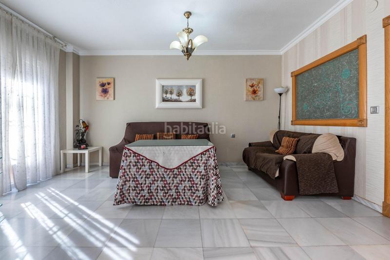 Foto bdf3d321-0ed8-4f80-af3a-e901649ab78d. Piso  céntrico con 3 grandes habitaciones, 2 baños, terraza, cocina, despensa y lavadero. garaje opcional en Albolote