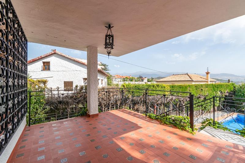 Foto 015df970-dafb-4d2c-ba14-aa554cdf8aea. Chalet preciosa casa con piscina privada en urbanización molino alto en Huétor de Santillán
