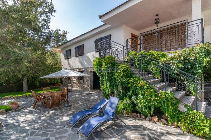 Foto eaaf80cc-0534-44e4-91fb-e2531417792f. Chalet preciosa casa con piscina privada en urbanización molino alto en Huétor de Santillán