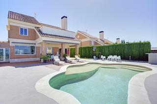 Chalet en Villa de Otura. Chalet de lujo en primera linea de campo de golf