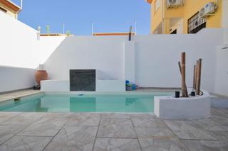 Reihenhaus in Belicena. Adosada con piscina propia y amueblada totalmente