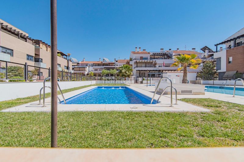 Foto 19e98dab-99f4-4cb5-b431-96c42bb1f796. Pis amb piscina a Albolote