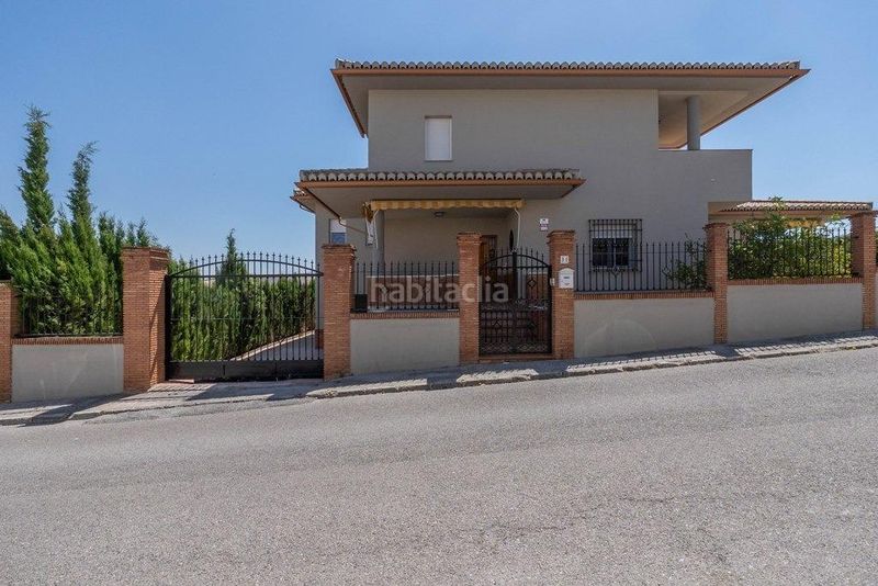 Foto ab21d1c8-3d48-4f9f-a502-b6317f27021f. Chalet in calle calle reina sofía 31 in Villa de Otura