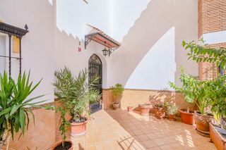 Appartamento in La Zubia Ciudad. Piso de 3 habitaciones y cochera en la zubia