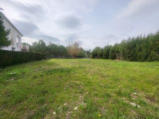 Terreny residencial a Juli garreta. En venta parcela de 635m2 completamente plana
