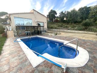 Casa a Mas Mora-Sant Daniel. Casa independiente con piscina y vistas al mar