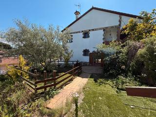 Casa a Mas Mora-Sant Daniel. Casa independiente con piscina en sant daniel
