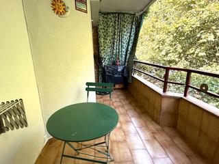 Appartement à Els Pins. “piso de 3 habitaciones con balcón en los pinos, a un paso de la