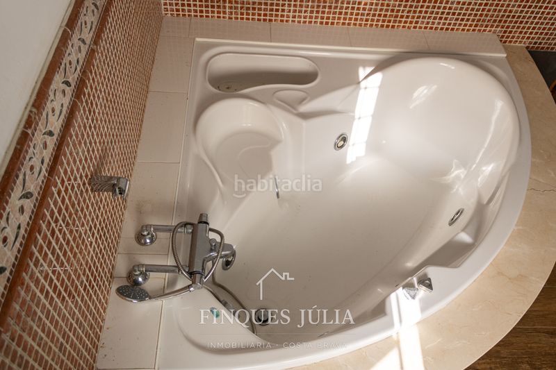 Foto 5c29087a-fa36-4e37-ad69-fe0317a08035. Casa amb xemeneia calefacció aparcament piscina a Maçanet de la Selva
