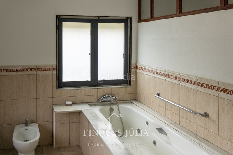 Foto 758e3f2f-02b9-4323-8d18-888d8efc4c59. Casa amb xemeneia calefacció aparcament piscina a Maçanet de la Selva