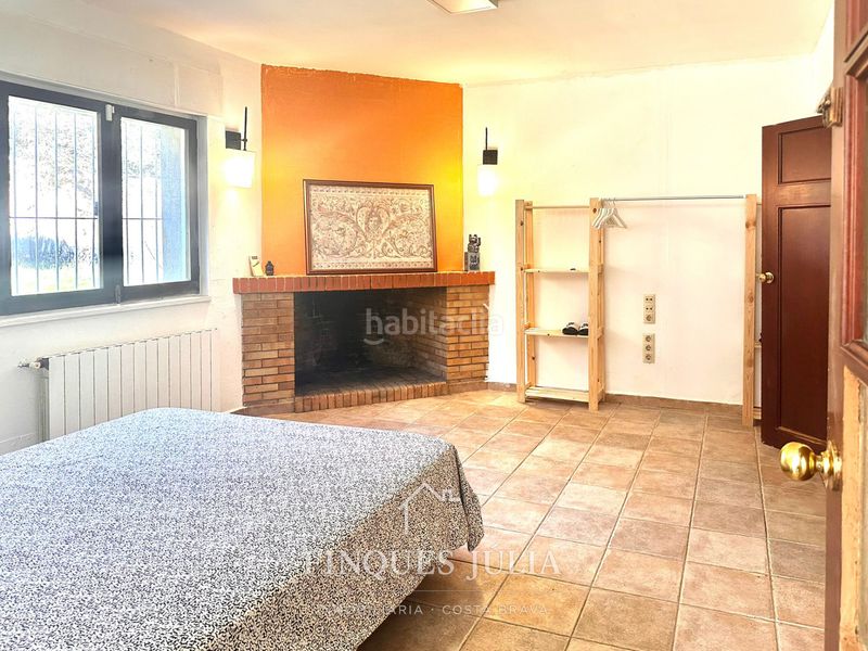 Foto a43b331e-2bbd-4595-87f2-298362efa311. Casa amb xemeneia calefacció aparcament piscina a Maçanet de la Selva