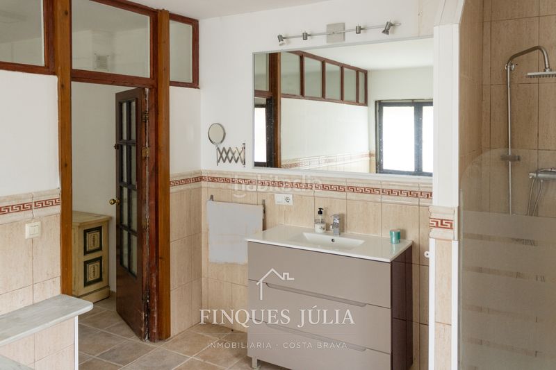 Foto ed4fd5b2-4702-4914-b3da-954f1d7933f5. Casa amb xemeneia calefacció aparcament piscina a Maçanet de la Selva