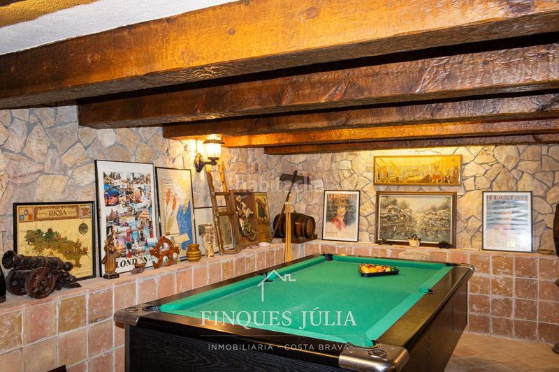 Foto b800774f-6f5f-4ef6-b7a3-f817682acb23. Casa amb xemeneia calefacció aparcament piscina a Calonge