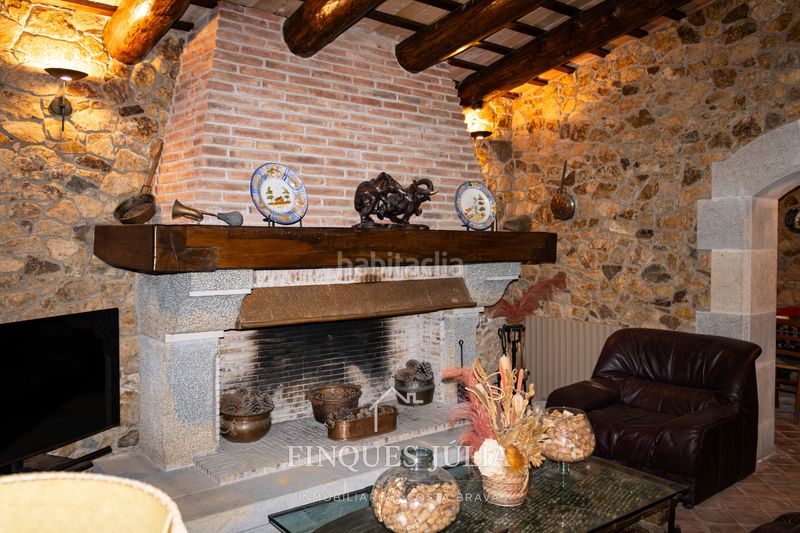 Foto c461bde7-ab43-43b4-a0f7-271a5383d929. Casa amb xemeneia calefacció aparcament piscina a Calonge