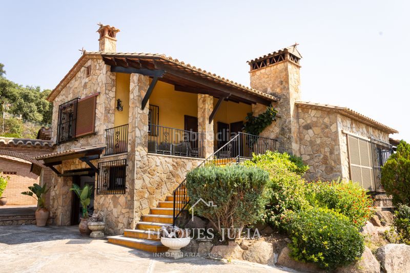Foto c6e4936d-bd4c-4162-8f89-f9bc1406af2a. Casa amb xemeneia calefacció aparcament piscina a Calonge