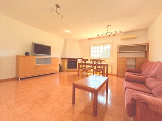 Casa en Niàgara Parc -Àgora Parc. Casa independiente, gran garaje multifuncional sol todo el día e