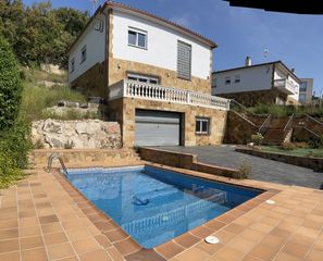 Casa a Serra Brava. Casa con piscina cerca de la playa