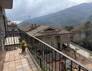 Casa a schiera  Passatge horts del rector. Casa adosada en montseny: un refugio en la naturaleza**