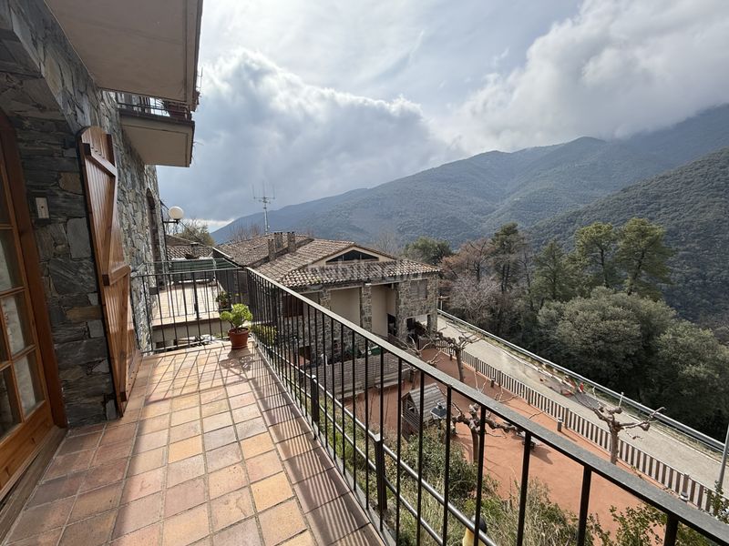 Foto 9bd7c364-4ba5-4438-a01e-e1355a7587e3. Casa adossada amb xemeneia calefacció aparcament a Montseny