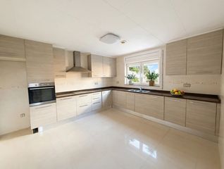Casa a Serra Brava. Casa con piscina cerca de la playa