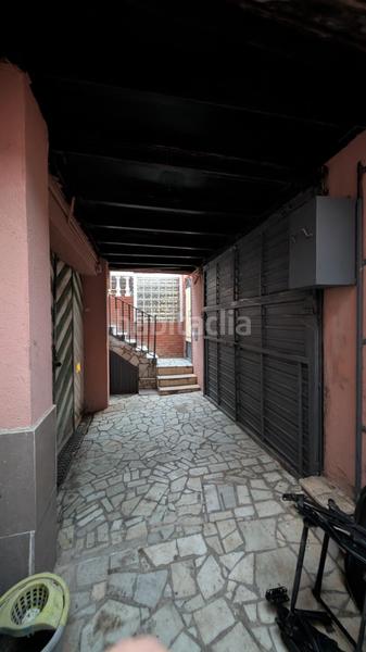 Foto b91a4caf-21a2-40d9-a51d-09fb2e3cfc62. Xalet amb aparcament a Singuerlín Santa Coloma de Gramenet
