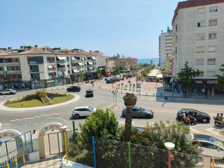 Appartement  Carrer de joan maragall. Piso luminoso a 2 calles del mar en pleno corazón de calella