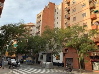 Terreny residencial a Sants-Badal. Terreno para la construccion de 10 pisos y locales comerciales