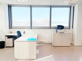 Lloguer Oficina a Carrer del pallars 4. Alquiler oficina equipada y luminosa en granollers