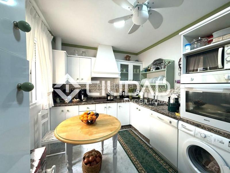 Foto 1383f371-c978-4bcf-b044-12075dc11710. Piso  a la venta en calle hermano fermín en Centro-Calzada-Cabo Noval Sanlúcar de Barrameda