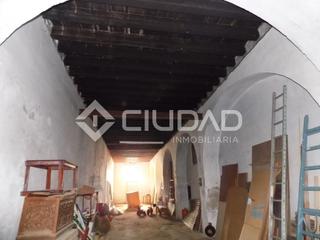 Local Comercial a Ayuntamiento-Barrio Alto. Local nave a reformar en el casco histórico
