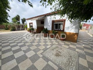 Masia a La Jara. Casa de planta baja en terreno rústico de2500m2